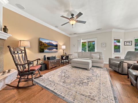 Photograph 9 of 1318 Bonhurst Dr