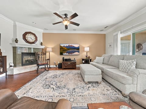 Photograph 10 of 1318 Bonhurst Dr