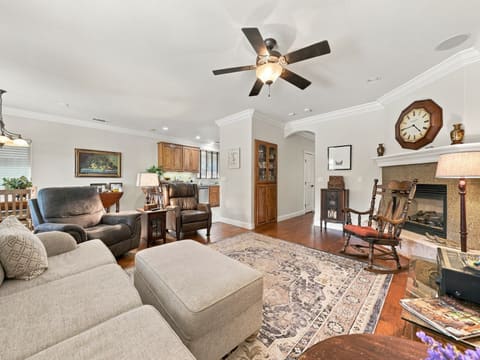 Photograph 11 of 1318 Bonhurst Dr