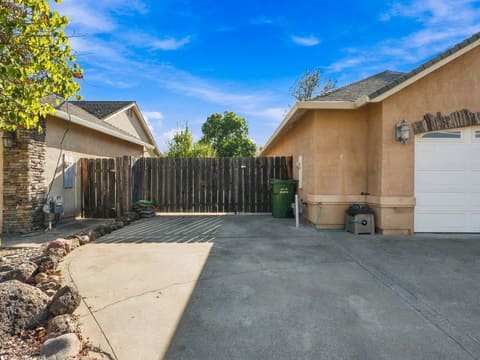 Photograph 35 of 1318 Bonhurst Dr